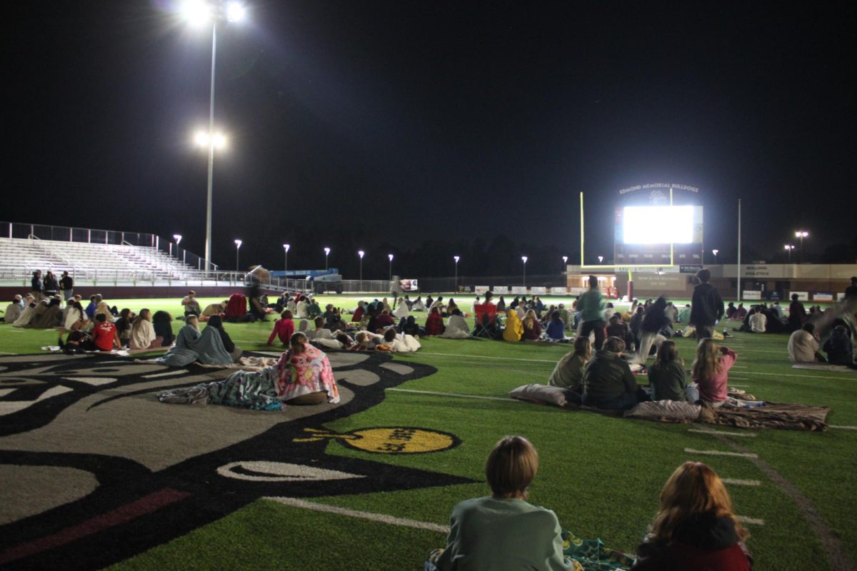 Students enjoy a chilly night of friends and a great movie.